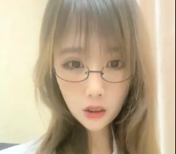 御姐眼镜娘大罩杯诱惑直播自我放飞百度云350M