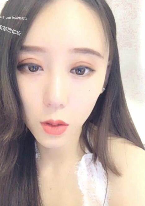 虎牙美女《艾薇儿baby》合集：欧美巨星神曲innocent化妆cos福利私拍