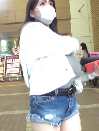 悠摇大罩杯街拍，Tousat1V1走路养眼33G百度盘