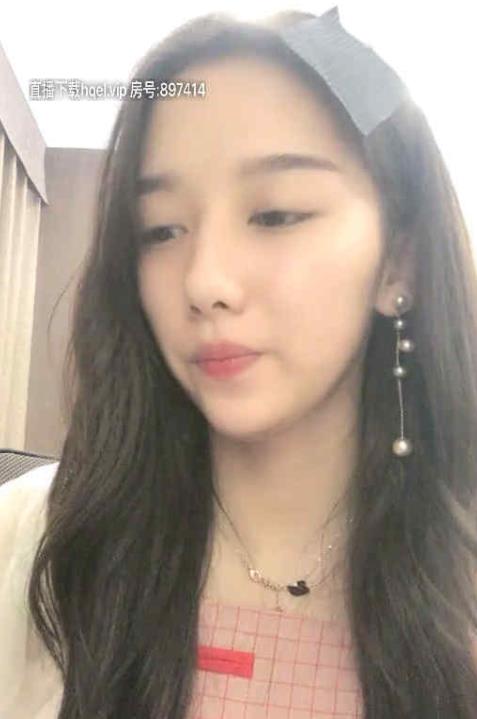 斗鱼美女主播：人气星luck、瓜子脸大眼睛、经典美人脸、坚挺白皙身材、撩肢体、甜美声音、挑逗土豪、小舌头社保资源65v19.7G