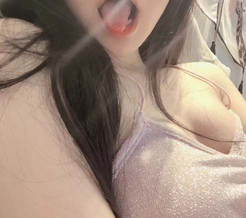 Momo网红妹子的完美身材和气质：视频大小欣赏