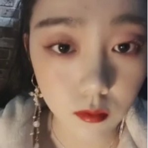 美女互动：露脸翘臀后推车，狂干镜子前的热舞