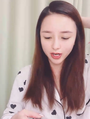 搬运女神黑色网袜美腿1V+四人游1.48GB百度盘双重压缩