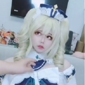 伪娘COS小舞酱芭芭拉前后夹击三人游1V1.17G