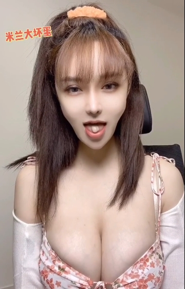 《米兰大坏蛋》：微博网红美妆福利典藏资源女神绝美身材舞蹈瑜伽动作直男的励志故事