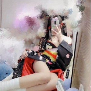 火爆快手新人希希酱：妹子光“阴”体质，神秘处连衣裙，小樱桃希希酱