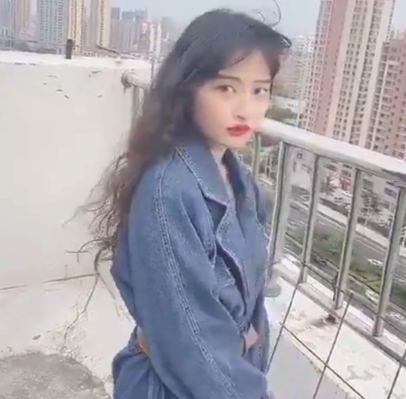 精彩私藏：抖音美女浮力主播果舞10V550MB精华合集