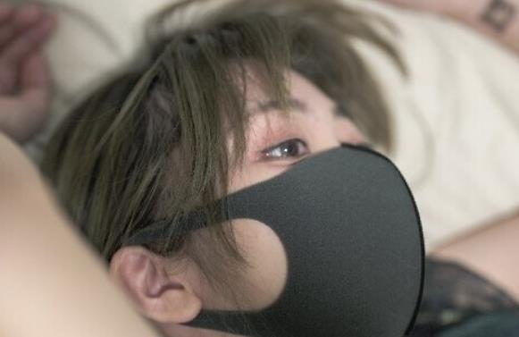 玩偶姐姐X爱练习手册:网红浮力姬带来的黑丝轻纱互动场景,进入美妙境界!