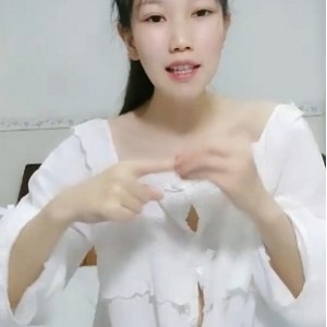 今日分享小奶猫女主播丸子丫的精彩作品：两部2.05G视频！