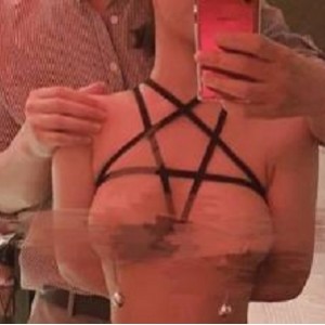 精彩瞬间：赵安安个人资料，拥有美丽大眼睛和完美曲线的“打粑粑女神”