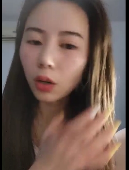 粉红怡宝御姐范女主播，完美身材让你心动，视频1.66G欢迎下载！