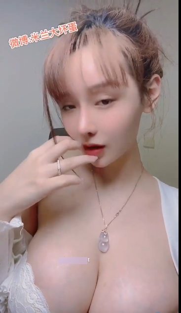 米兰·米兰精彩瞬间：追求快乐的网红女神，美妆福利典藏资源，舞蹈瑜伽动作惊艳绝美身材