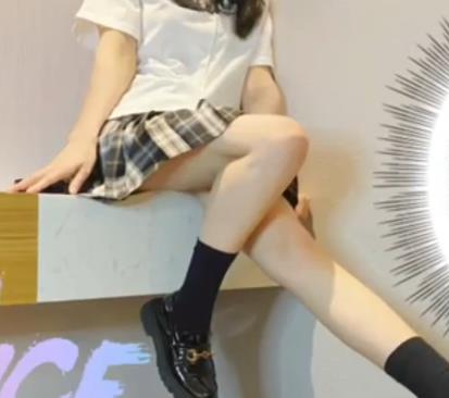 网红许木daxumu小雌性狗子黑丝JK格子裙，许木daxumu的视频资源玉梅的可爱与性感，勇敢与坚持：许木daxumu小雌性狗子黑丝JK格子裙系列视频