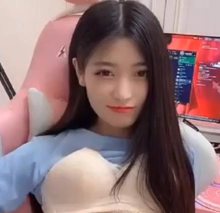 网红美少女夜微凉：活泼可爱的表演技巧，让你心驰神往