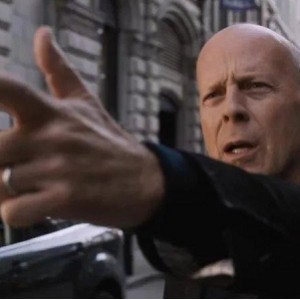 2022【警探奈特：侠盗】布鲁斯·威利斯一路追缉劫匪到纽约