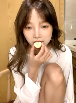 女主播一只奶包作品两部