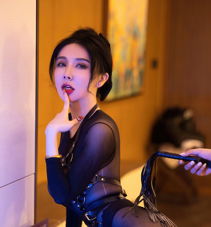 潘娇娇：尺度全开的边缘名媛，5.8g视频收藏量惊人