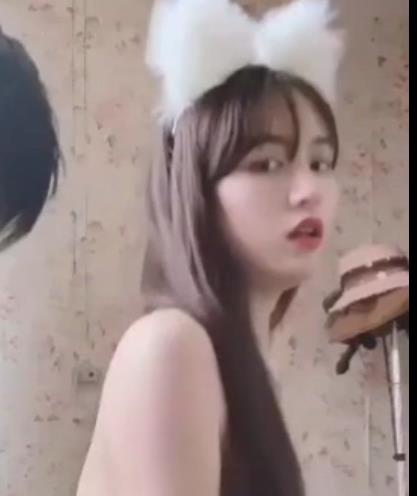 小女友小芸完美露脸自拍1小时11分，车衣棒棒糖手套下水道窗台之战