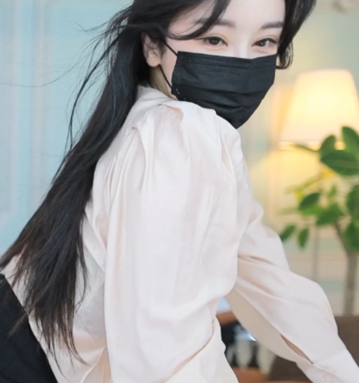 热舞大合集：主播国内小日子燃情舞蹈，数量众多大小各异，管够在线解