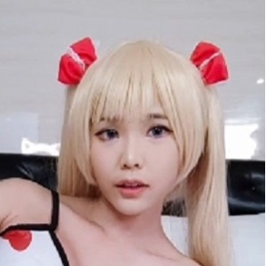 妹minichu自拍COS女神精选视频大放送，百变风格反差婊嫩服装逗趣百度盘