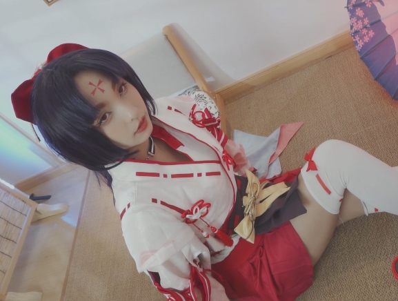 抖音女神神樂坂真冬Cosplay视频合集,日系动漫经典美女,白色丝袜蝴蝶结鹿角,3集761M