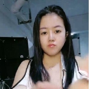 绝美蝴蝶少妇：妩媚风情万种，尽显气质魅力！揉揉玩玩，带来极致快乐！多样道就娆满足你的运动欲望！百度盘免费下载！