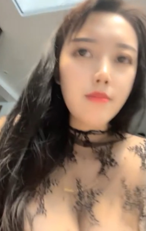 球膜早川奈子：收费房KTV自拍视频，1080v/92G，魅力无限