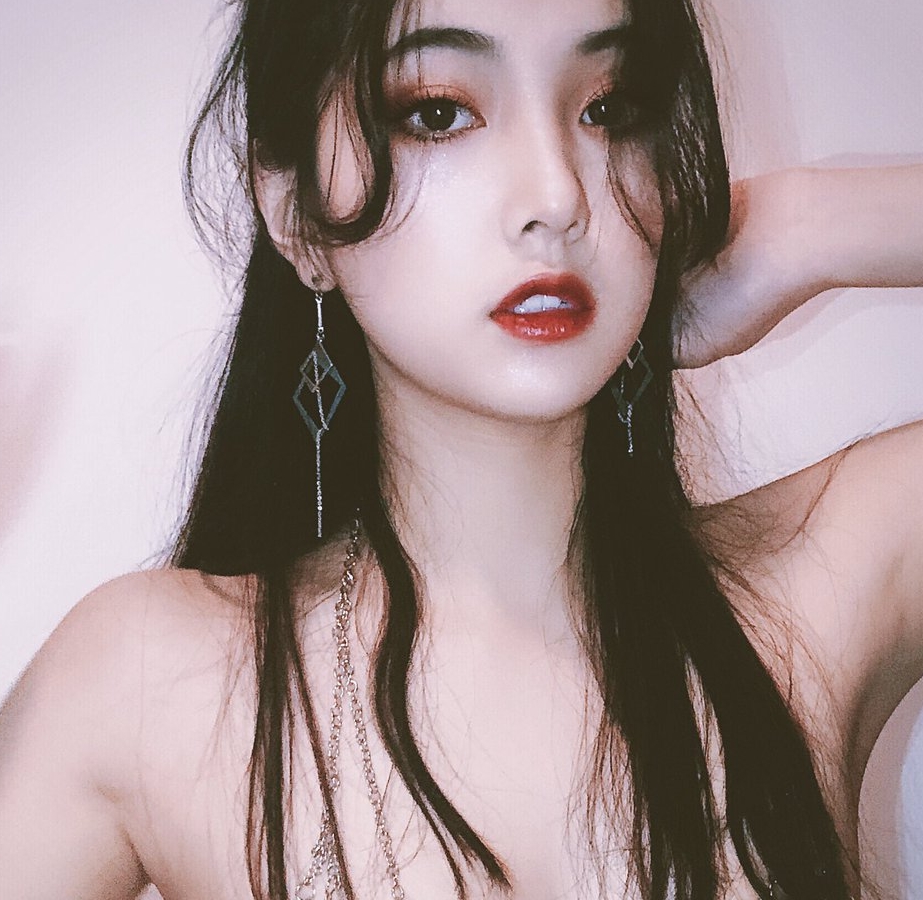 网红Qinweiyingjie(捷哥)震撼登场！11.3G视频作品首发