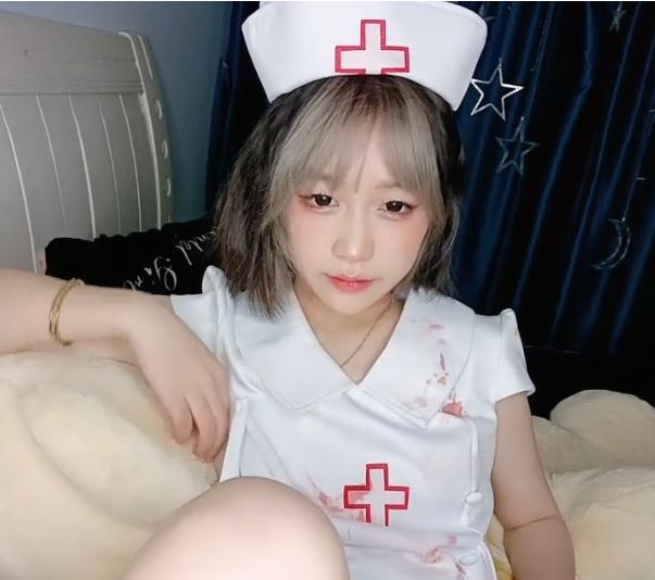 清纯系短发萌妹子-米拉的清新魅力