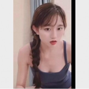 高颜值小女友自拍视频1V-292M，时长4分钟，下载观看