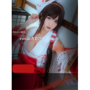 看到她不同角色的变换，展示了她的多面魅力。视频中清晰展现了她的每一个细节，让人仿佛置身其中。无论是她的表情、动作还是服装，都展现出了她对角色的深入理解和高度还原