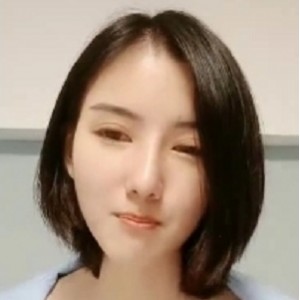 清新短发造型，展现初恋般的甜蜜氛围