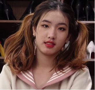 Ayan双马尾超短裙棉袜裸足细节增加后的Ayan风格双马尾超短裙配棉袜,尽显性感裸足风格