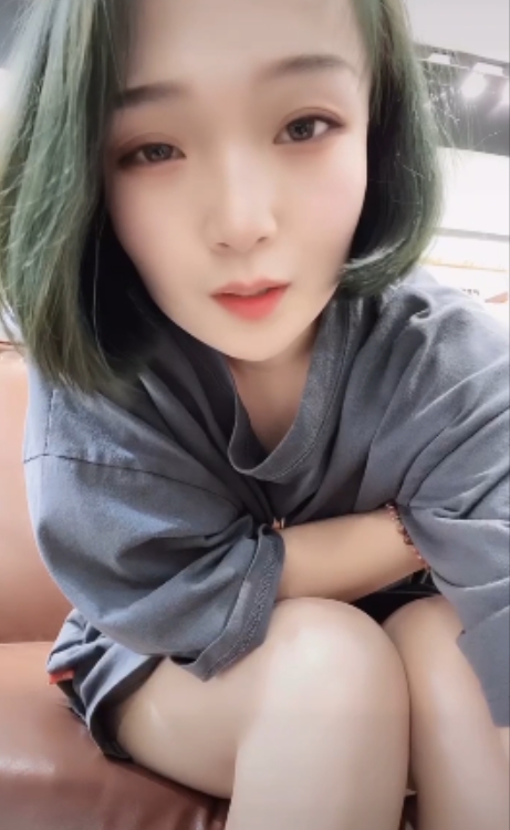 热门短视频平台抖音和快手，网红反差女主播的12V1.92G视频资源，百度盘提供下载