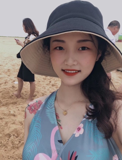 浙江大学男友分手：可爱妹子甜美身材的网友视频和照片