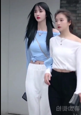 网红兰兰鹿鹿绝版散播线下1V1私拍散播合集：深度见识被下架真相！