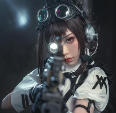 《暴击少女喵小吉-战斗女仆》：网络视频资源，空军宅男杀手的故事，激烈战斗与沙漠探索，追求颜值与宝藏的梦想。