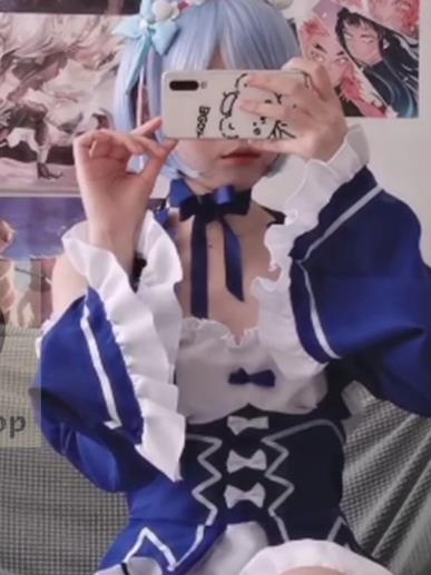 探索网红COSER韵韵的清凉性感风格:绝版合集惊艳千万