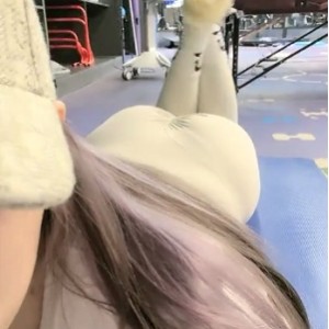 《小草莓：健身房精选美女的重生之旅》