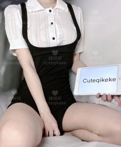 校花绮珂珂私拍甄选：美貌与智慧并存的“天然圆润大罩杯”