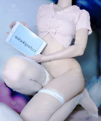 校花绮珂珂私拍甄选：美貌与智慧并存的“天然圆润大罩杯”