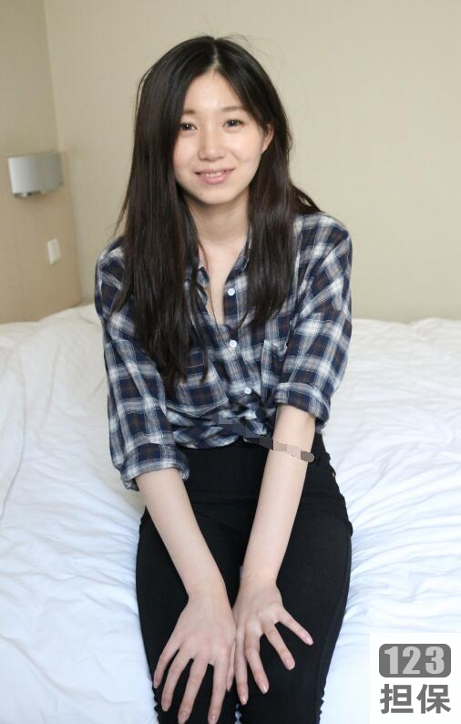 张静文10G五部资源合集：黑白丝质裙、格子衬衫、互动自我展示，清纯浓妆分卷压缩，让你一口气看完！