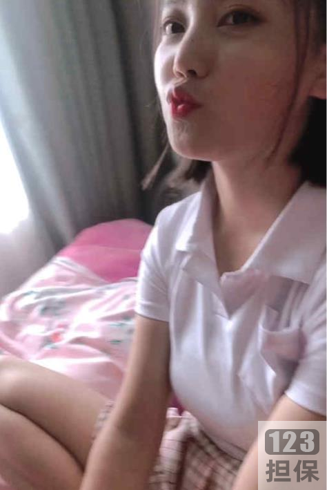 82社区女友系列：依云来日方长演绎的72套实力演技实用性视频，5.2资源小板凳老人斗士忍耐度！