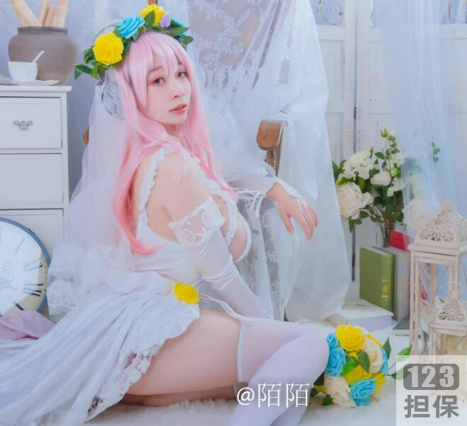 《韶陌陌》：网红{{网红名字}}主演，演绎爱情故事的15套COS照合集！