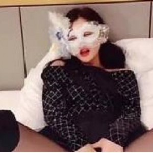 Vivian姐：黑丝长靴女神的可爱与魅力