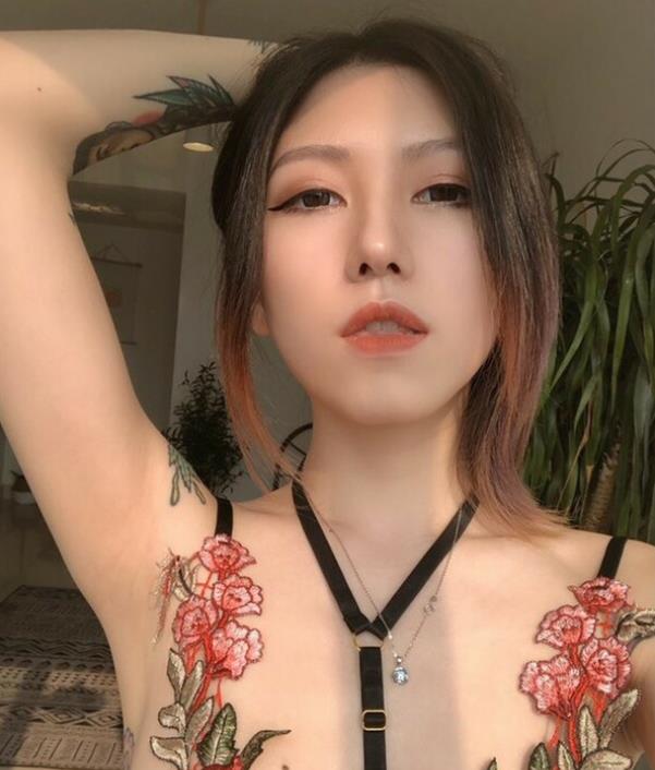 网红{{网红名字}}精选纹身御姐最新有尺度合集探索{{杜撰一个姓名}}给力抖M舌尖上的那地方，浮力姬小姐姐高颜值有尺度指教！