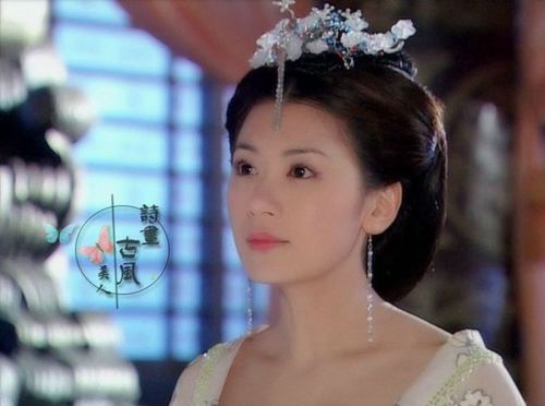 《至尊红颜》全集资源丰富，阿里云盘上免费下载，支持倍速播放