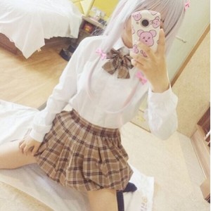 《社保姬超短裤低胸背心，让你体验刺激的炒菜精彩！》