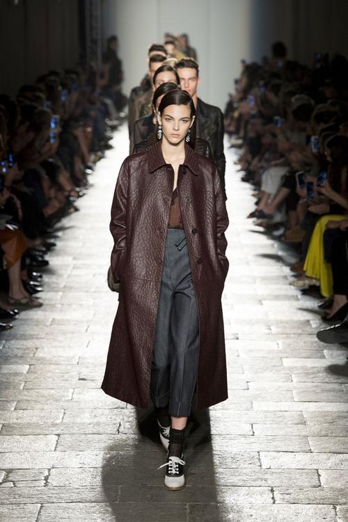 BottegaVenetaWinter2022Show.mp4：见证最新时尚趋势的精彩盛宴