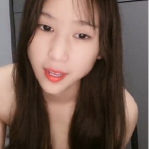 《百度盘上的宅男女神：来自中国的小美女哎吆》